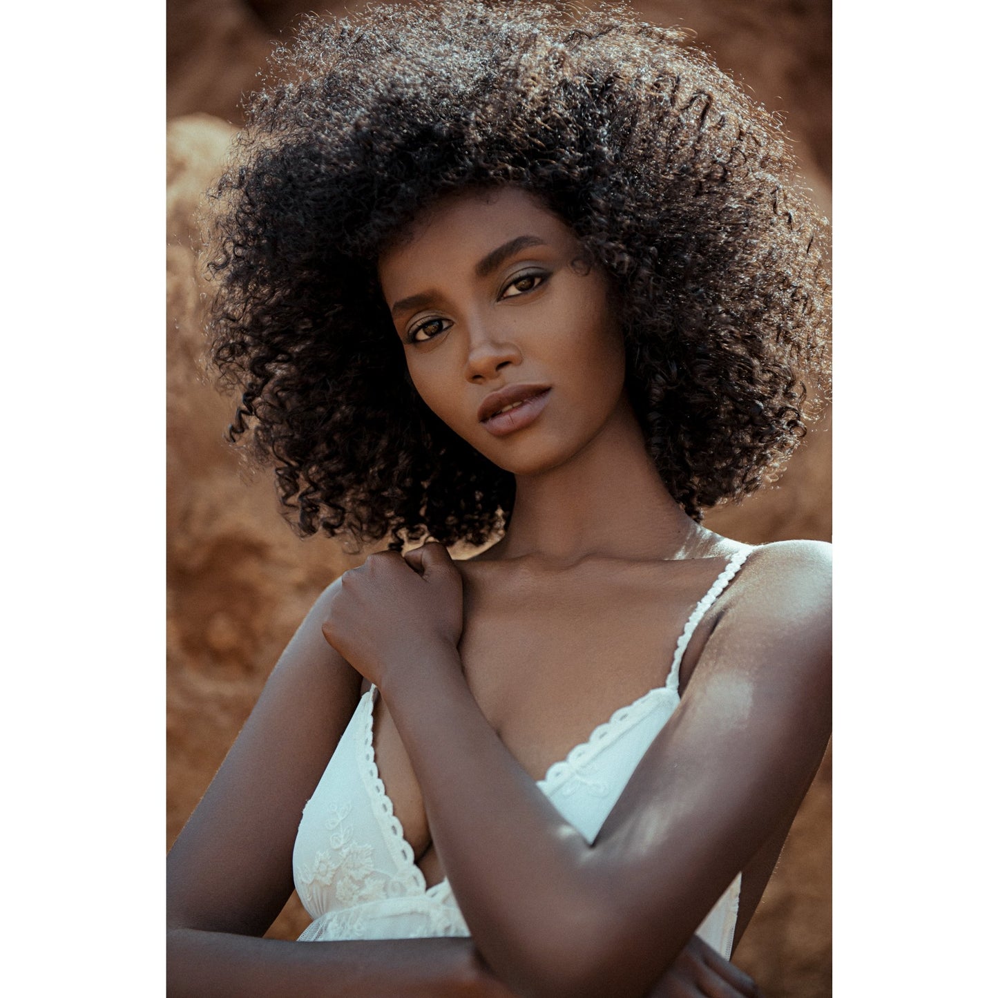 Saphira Divine Conditioner gives Definition & Moisture to Your Curls, with 26 Dead Sea Minerals, African Shea Butter, Black Seed Oil and Natural Essences.